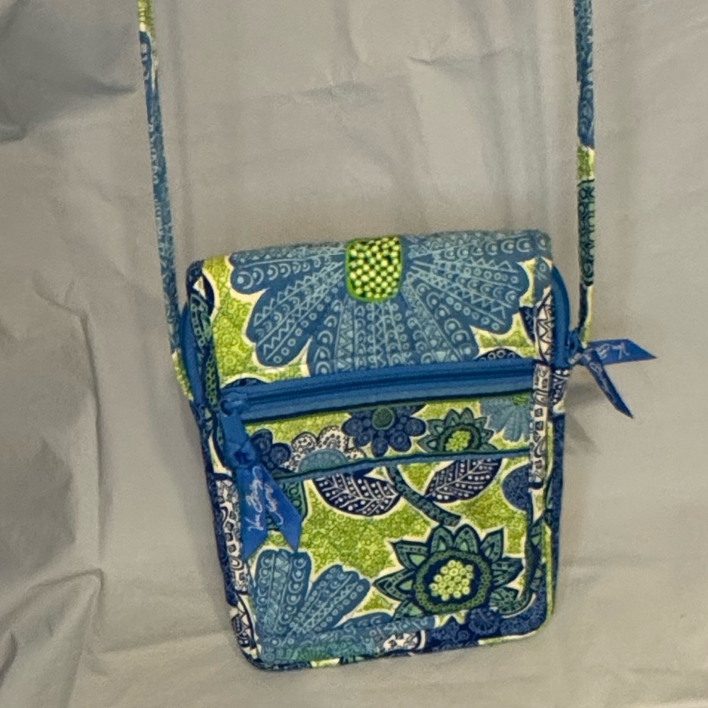 Vera Bradley Crossbody Bag. Doodle Daisy pattern. Great Condition!